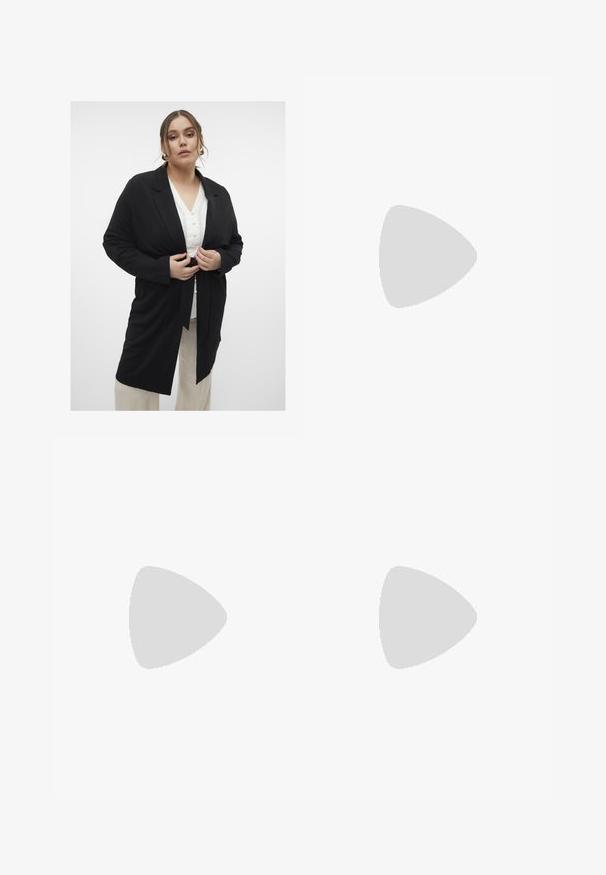 Blazer negro de manga larga con cintura ceñida, diseño entallado y cuello de solapa. Llevado sobre una camisa blanca de botones, combinado con pantalones beige.; Tres camisetas ajustadas en blanco, gris y negro. Cada una cuenta con un escote amplio y mangas cortas. Están hechas de una tela suave y elástica.; Pantalones negros de campana hechos de una tela elástica, con una cintura alta y una textura suave. Los pantalones se ensanchan desde la rodilla.; Zapatillas altas de lona negra con suelas y cordones de goma blanca. Presentan un logo circular en el lateral y costuras blancas en contraste.