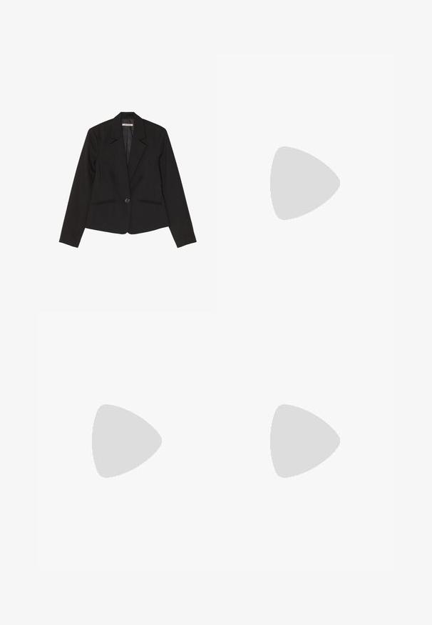 Schwarzer Blazer aus strukturiertem Stoff mit einem einzelnen Knopfverschluss, Reverskragen und zwei Vordertaschen mit subtiler Stickerei.; Schwarzer Rollkragenpullover aus weichem Strickmaterial, mit langen Ärmeln und schmaler Silhouette sowie einem gerippten Kragen und Saum.; Schwarzweite Hosen mit weitem Bein aus glattem Stoff. Besitzt einen flachen Bund mit Gürtelschlaufen und ohne sichtbare Taschen. Schlichtes Design.; Schwarze Lackleder-Mokassins mit flachem Absatz, ausgestattet mit einem Quastenakzent und glatter Oberfläche, entworfen mit einer abgerundeten Zehe und subtiler Naht.