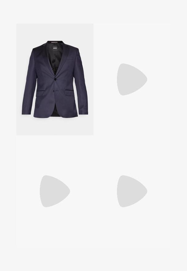 Tumesinine жакет ühe nupuga, kahe eesmakita ja sileda tekstuuriga. Sees on musta mustriga vooder ja brändingu elementi.; Valge pikkade varrukatega nööpidega särk, mis on valmistatud puuvillast, klassikalise krae, eest nööpide ja minimaalsete õmblusdetailidega.; Tumed sinine püksid, mis on valmistatud tekstuuriga kangast, sirgete jalgega, tasase esiosa ja kahe küljetaskuga. Ilma nähtavate mustrite või aksessuaarideta.; Musta nahast kleitking, kus on kaks pandlat, voolava silueti ja ümarate varvastega. Omab madalat kontsa ja siledat tekstuuri.