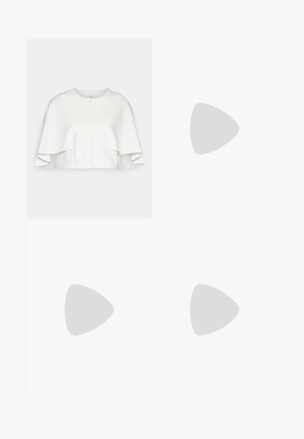 VILA VIGERY O-NECK BOLERO - Blazer - cloud dancer; T-shirt bianca a maniche lunghe realizzata in tessuto morbido. Presenta un collo rotondo e una silhouette aderente con orli dritti e senza fantasie.; Bershka WIDE-LEG TAILORED - Pantaloni - white; Sneaker in pelle bianca con design a collo basso, punta tondeggiante, dettagli perforati e suola in gomma testurizzata. Presenta accenti grigi sulla linguetta.