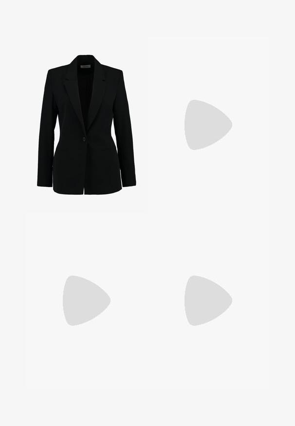 Sort blazer med en enkelt knap, spidse klapper og to forlommer. Fremstillet af glat stof, skræddersyet pasform med lange ærmer.; Sort en-skulder kjole lavet af draperet stof med en gylden detalje på skulderen, glat tekstur og knælangt design.; Sort lædersandal med to brede stropper over foden, en firkantet tå og en lav blokhælhøjde. Glat tekstur og minimalistisk design.; Sort læder tote taske med to lange håndtag, en glat tekstur og en struktureret form. Har en forlommem for ekstra opbevaring.