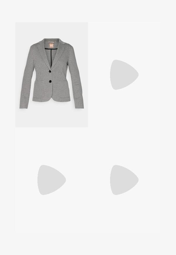 BOSS JONALAHRA - Blazer - open miscellaneous; Weißes, kurzes T-Shirt, kurze weite Ärmel, weicher Baumwollstoff, runder Ausschnitt mit subtilen orangefarbenen Akzenten, minimales Design, keine Muster oder Grafiken.; Schwarze, taillierte Hose mit geradem Bein, aus einem glatten Stoff und mit klaren Falten an der Vorderseite. Keine sichtbare Hardware.; Beige Blockabsatzsandalen mit dünnen Riemen und quadrater Spitze. Glattes Material mit minimalem Design, entworfen für einfaches Tragen.