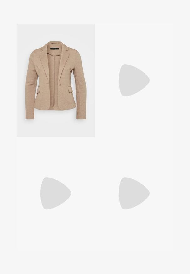 Vero Moda Petite VMJULIA - Bleiser - silver mink; Kaksik ribidega lühikesed toppid valges, heles rohelises ja mustas värvitoonis. Igal on ümar kaelus ja ilma varrukateta disain. Pehme puuvillane materjal.; Mustade teksad, millel on kitsas lõige, kõrge talje, traditsiooniline viie tasku disain ja peene tekstuur. Pöidla pikkus, minimaalsed metallosade aktsendid.; Must musta kõrge kontsaga king, millel on terav varvas, kaardus disain ja õhuke 5 cm konts. Sile tekstuur minimaalse kaunistusega.; Hõbedased rõngastikandid, millel on tähtkujuline ripats, mille keskel on sädelus; sisaldab teist paari lihtsaid hõbedasi rõngaid.