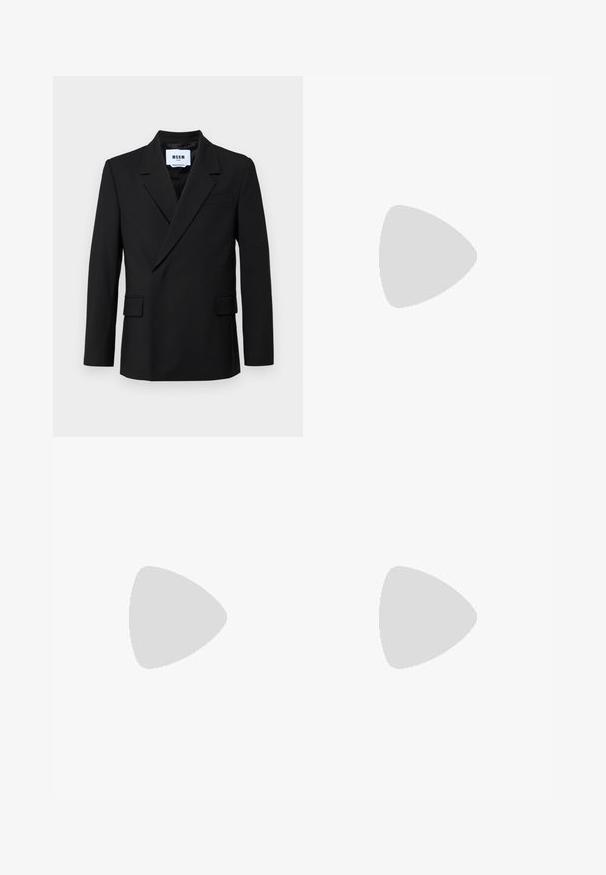 MSGM Puvuntakki - black; Valkoinen pitkähihaista napillista paitaa, joka on valmistettu puuvillasta. Paita sisältää rinnan kohdalla taskun, jossa on samaa sävyä oleva brodeeraus, kauluksen sekä napilliset hihansuut.; Ruskejat, korkeavyötäröiset housut, jotka on valmistettu teksturoidusta kankaasta. Ominaisuuksina ovat leveät lahkeet ja kaksi etupuolelle ommeltua laskosta rakenteen tukemiseksi. Siisti viimeistely ilman näkyvää metalliosaa.; Mustat nahkakengät, joissa on sileä pinta, pyöreä kärki ja koristeellinen nauha jalkapöydän yli. Matala pinoitu koroke, minimalistinen muotoilu.