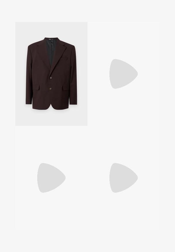 Selected Homme SLHRELAX - Bleiserjakk - demitasse; Must must on mustre, lühikeste varrukatega ja vabalt langev. Sile tekstuur ja ilma nähtavate mustrite või aktsentideta.; Mustad mustadest riietest, millel on sirge jalgade disain, kaks eesmist voltimist ja tavaline vöökoht, millel on vöökohad.; Mustad mustad nahast jalanõud, millel on ümardatud varvas, paeltega disain ja paks, tekstuuriga kummitald. Omab äärte pikeeringut ja siledat viimistlust.