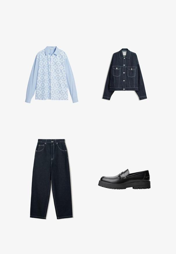 Sötétkék farmerdzseki fehér kontrasztvarrással, elöl gombos záródás, két hajtókás mellzseb és hosszú ujjú.; Kék mintás ing, amely gyémánt és csíkozott minták kombinációját mutatja, hosszú ujjal és klasszikus gallérral. Könnyű anyagból készült.; Széles szárú, sötét farmernadrág kontrasztos fehér varrással, öt zsebbel és gombos záródással. Magas derék kialakítás jellemzi.; Fekete bőr loaferek vastag, bordázott talppal és díszcsíkkal az upper rész felett, bal oldali profilmódban, fehér háttér előtt.