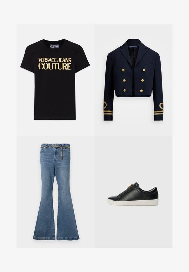 Jūrų laivyno trumpas švarkas, pagamintas iš lygaus audinio, su auksinėmis dvigubomis sagomis ir auksiniais siuvinėjimais ant rankovių.; Juodas medvilninis marškinėliai su dideliais auksiniais užrašais "VERSACE JEANS COUTURE" priekyje, trumpomis rankovėmis ir apvaliu kaklu.; Suknelės tipo mėlyni džinsai, pagaminti iš vidutinio plačios denimo, su auksinės grandinėlės detale juosmens srityje ir standartiniu penkių kišenių dizainu.; Juodos odinės slydimo bateliai su pakeltu siūlu, sidabrinėmis detalėmis ant viršaus ir baltu guminiais padais, kuris išsiskiria iškilmingu ženklinimu.
