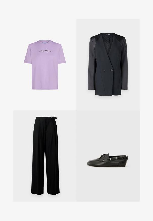 Černý dvouřadý blazer se strukturovaným střihem, saténovými ramenními detaily a texturovanou podšívkou. Hladká látka s čistými liniemi.; Levandulové bavlněné tričko s krátkými rukávy, kulatým výstřihem a černým logem "karl lagerfeld jeans" na hrudi.; Černé široké kalhoty s vysokým pasem, záhyby vpředu a páskem s přezkou. Vyrobené z hladké, lehké tkaniny.; Černé kožené lodní boty s kulatou špičkou, šněrováním vpředu, kovovými očky a plochou podrážkou. Mají malou poutku vzadu.