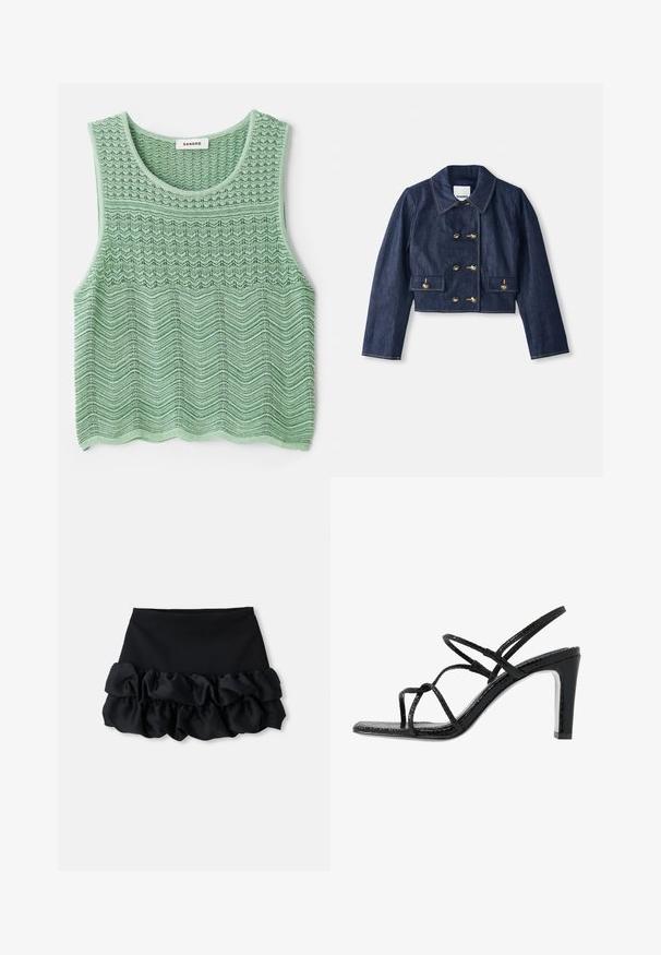 Dżinsowa kurtka typu cropped z dumnym kołnierzem, podwójnym zapięciem na złote guziki oraz dwiema kieszeniami z przodu. Posiada kontrastowe przeszycia.; Zielony, dzianinowy top bez rękawów z teksturowanym wzorem fal, posiadający okrągły dekolt i prosty dół. Metka: Sandro.; Czarna mini spódnica z dopasowanym topem i trzema warstwami falban u dołu, o gładkiej teksturze i prostych liniach.; Czarne sandały na obcasie z cienkimi paskami, teksturowanym wykończeniem, otwartym palcem oraz eleganckim, spiczastym kształtem obcasa. Posiadają gładką wkładkę oraz błyszczącą powierzchnię.