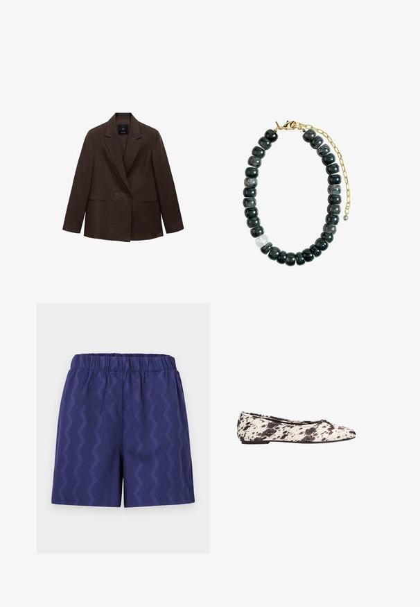Brun dubbelknäppt kavaj med slag, långa ärmar, två framfickor och en slät yta. Etiketten är synlig inuti kragen.; Svart bomull t-shirt med rund halsringning, korta ärmar och avslappnad passform. Slät textur utan synliga mönster eller prydnader.; Marinblå shorts med en texturerad zigzag-mönster, med en elastisk midja för komfort och en avslappnad passform. Tillverkade av lättviktig tyg.; Svart- och vitprickig balettklänning med en liten rosett på den rundade tådelen och låg klack, visad från sidan mot en vit bakgrund.; Svart och grå stenpärlhalsband med en guldfärgad lås och justerbar kedja, som framhäver en slät yta och varierande pärlformer.