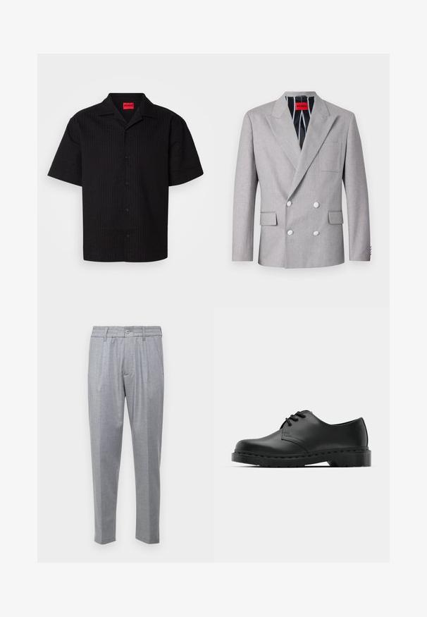 Grijze dubbelvoudige blazer van textuurstof. Heeft pieklapels, twee voorzakken en witte knopen. Voering met gestreept patroon.; Korte mouwen zwarte overhemd met een gestructureerd patroon, scherpe kraag en een merklabel in het rood, met zichtbare knopen langs de knoopsluiting.; Lichtgrijze broek van een textuurstof, met plooien, een klassieke tailleband en taps toelopende pijpen. Knopsluiting aan de voorkant.; Zwarte leren oxford schoenen met vetersluiting, ronde neus, platte rubberen zool en subtiele stiksel details langs het bovenwerk.