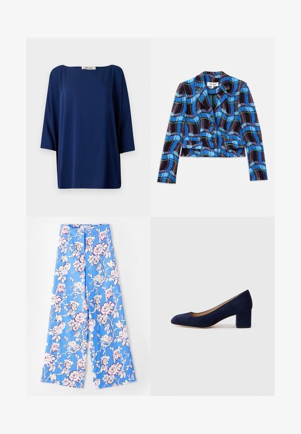 Kort blazer i blått, svart och grönt rutmönster. Har en snedskuren krage och fem svarta knappar fram.; Mörkblå, löst sittande topp med bred ringning och halvlånga ärmar, med en slät textur och minimalistisk design.; Blå blommiga byxor med ett pastellrosmönster. Tyget är mjukt med en avslappnad passform, vida ben och elastisk midja.; Mörkblå mockapumps med spetsig tå och medelhög blockklack. Slät textur med en subtil glans och en liten utskärning framtill.