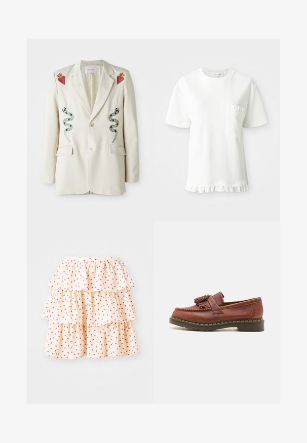 Sacou crem cu două șerpi brodați, motive de inimă și soare pe umeri. Prezintă două buzunare frontale și două butoane. Textură netedă.; Tricou alb din bumbac cu guler rotund, mâneci scurte și tivul franjurat. Prezintă un mic franjur pe buzunarul de la piept.; Fustă volanată dintr-un material crema deschis cu buline roșii. Are trei straturi de volane la margine și o talie elastică.; Mocasini din piele maro cu accente de ciucuri, suprafață texturată și cusături galbene contrastante pe talpa de cauciuc neagră. Vedere laterală.