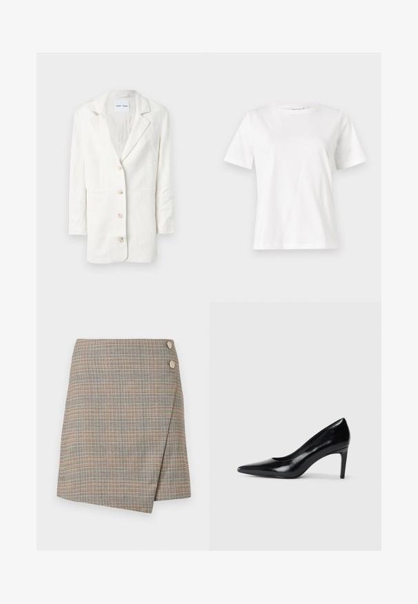 Hvit blazer laget av et lett materiale, med en en-knappslukking, utskårne revers og tre frontknapper med matchende knappehull.; Hvit bomull t-skjorte med korte ermer, rund hals og avslappet passform. Glatt tekstur, ingen mønstre eller detaljer, minimalistisk design.; Grå rutete omslagskjørt med oransje, brun og kremfargede linjer. Har to store knappeakenter i midjen og en ren finish.; Sorte skinnhøye hæler med spiss tå, glatt tekstur og avsmalnet hæl. Minimalistisk design, ingen ekstra dekorasjoner.
