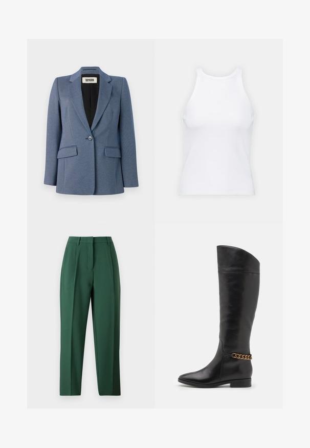 Blaue maßgeschneiderte Blazerjacke aus strukturiertem Stoff, mit einreihiger Knopfschluss, zwei Fronttaschen und schwarzem Futter. Auffälliges Reversdesign.; Weißes ärmelloses Tanktop aus geripptem Stoff, mit rundem Ausschnitt und figurbetonter Silhouette, minimalen Nähten und ohne Verzierungen.; Grüne Hose mit tailliertem Design, flachem Vorderteil, geradem Bein und glatter Textur. Keine sichtbaren Taschen oder Verzierungen.; Hohe schwarze Lederstiefel mit elegantem Design, spitzer Zehe und einem goldenen Kettenakzent am Knöchel. Tiefer Blockabsatz. Glatte Textur.