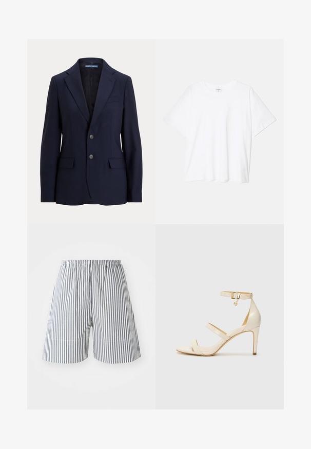 Marineblå skræddersyet blazer lavet af glat stof, med en spidse krave, to frontlommer og lukning med to knapper foran.; Hvid bomulds-t-shirt med korte ærmer, rund halsudskæring, afslappet pasform og stitched søm. Mærket er synligt indeni halsen.; Stribede shorts i navy og hvid bomuld, med elastisk talje og afslappet pasform. Midt lår længde med diskrete stingdetaljer.; Beige høje hæle sandaler med tynd ankelrem og to øvre remme. Glanset lakfinish og guld hardware detalje på ankelremmen.