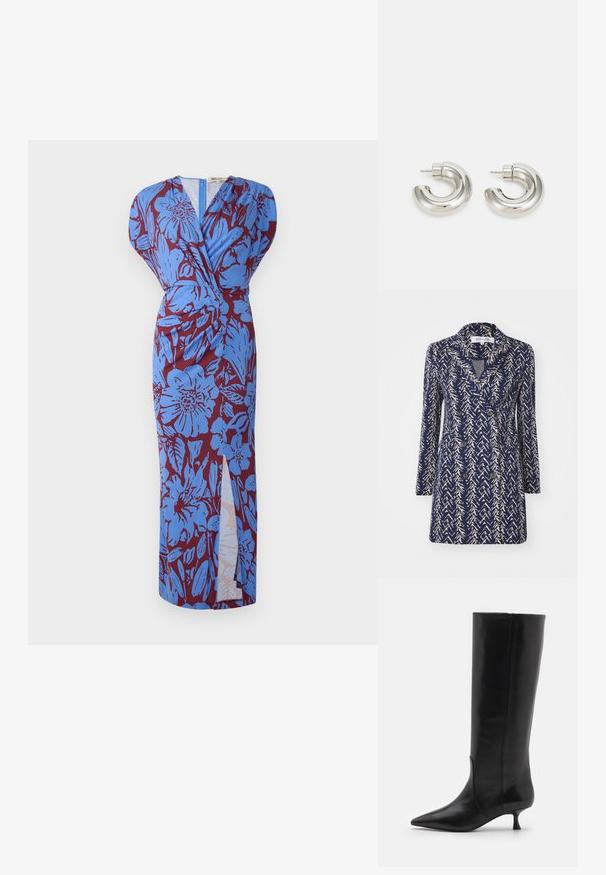 Námořnický modrý dvouřadý kabát s béžovým abstraktním vzorem, s klopami, dlouhými rukávy a dvěma předními kapsami. Měkká tkanina.; Dlouhé šaty s překládaným designem, zdobené modrým květinovým vzorem na burgundské podkladu, vyrobené z hladké látky s postranním rozparkem.; Stuart Weitzman BOOT - Vysoká obuv - black; Náušnice ve stříbrném odstínu ve tvaru hoop s hladkým, zakřiveným designem a texturovaným povrchem, které mají zapínání na hrot.