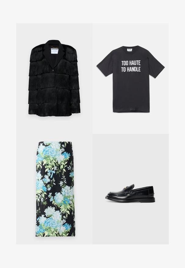 Čierna bunda s viacvrstvovými strapcovými detailmi, s klopou a jedným gombíkom. Mäkká textúra, štruktúrovaný dizajn.; Čierne bavlnené tričko s krátkymi rukávmi a okrúhlym výstrihom, na prednej strane s bielym textom "TOO HAUTE TO HANDLE".; Kvetinová ceruzková sukňa v čiernom materiáli, s veľkými modrými a zelenými hortenzíami a malými bielymi kvetmi, doplnená svetlomodrou mašľou.; Čierne kožené loafers s prešitým dizajnom, malou prednou chlopňou a plochou gumovou podrážkou. Hladký povrch s akcentom z pozlátenej kovovej súčiastky.