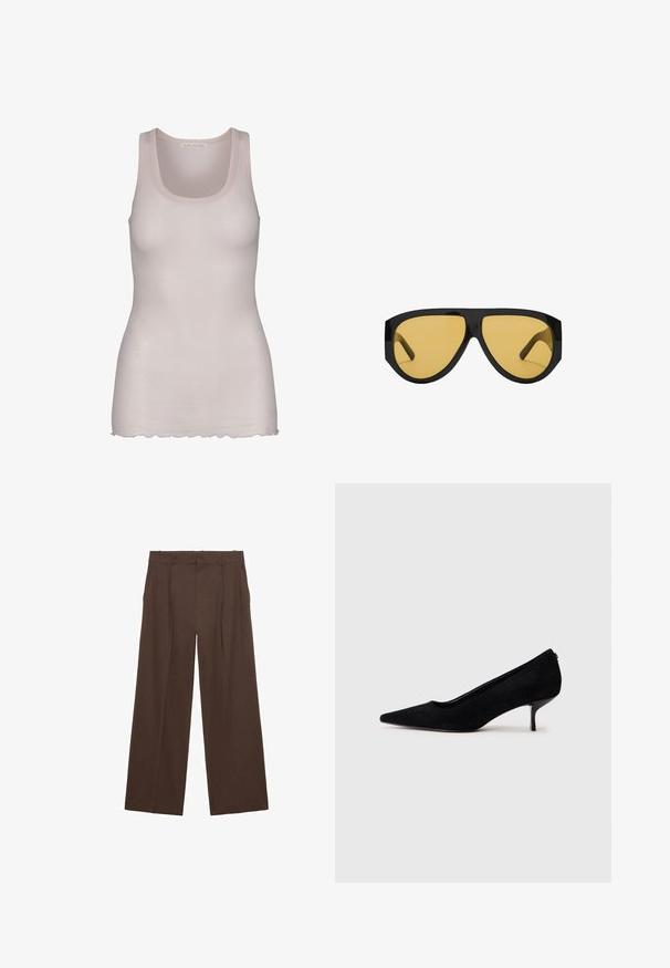 Blazer beige realizzato in un tessuto liscio. Presenta un rever a punta, due tasche frontali e due bottoni. Linee pulite e design strutturato.; Top in cotone rosa chiaro realizzato in tessuto morbido. Presenta un colletto rotondo, spalline larghe e un orlo leggermente ondulato.; Pantaloni a gamba larga marroni realizzati in un tessuto liscio, con vita alta, pieghe frontali e due tasche laterali.; Scarpa nera in suede con tacco alto appuntito e tacco sottile e basso. Texture liscia con un design elegante, priva di accessori visibili.; Occhiali da sole con una struttura in plastica nera elegante e lenti gialle, caratterizzati da una forma angolare distintiva e grandi tempie per una maggiore copertura.