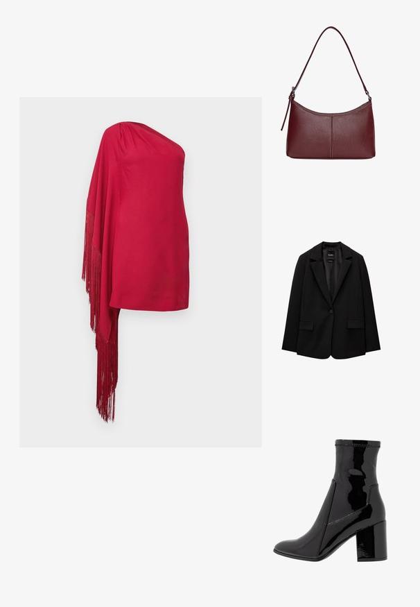 Fekete blézer sima szövetből, egy gombos záródással, bemetszett gallérral és két elülső zsebbel. Minimalista dizájn, testreszabott fazon.; Piros, egyvállas felső sima anyagból, amelyen az egyik oldalon hullámzó frufru részlet található, és testhez simuló siluettje van.; Fekete lakk bokacsizma sima felülettel, hegyes orral és struktúrált tömbsarkal. Cipzár nélküli kialakítással és kontrasztos varrással rendelkezik.; Bordó bőr kézitáska ívelt formával, egyetlen vállpánttal és varrott díszítéssel a középen. Simás textúra, minimális fémalkatrészek.