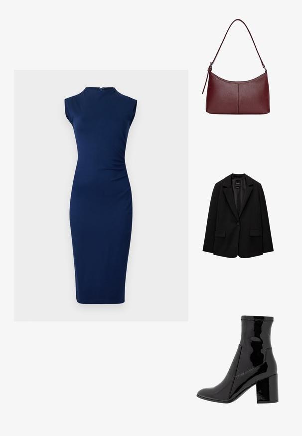 Sacou negru din țesătură fină, cu închidere cu un singur nasture, rever cu colțuri și două buzunare frontale. Design minimalist, croi ajustat.; Rochie fără mâneci de un albastru marin, realizată dintr-un material elastic, având o siluetă ajustată, guler înalt și detalii de ruflare pe laterale.; Botine negre din patent, cu o textură netedă, vârf ascuțit și un toc bloc structurat. Prezintă un design fără fermoar și cusături contrastante.; Geantă din piele bordo cu o formă curbată, un singur mânere pentru umăr și detalii cusute în centru. Textură netedă, hardware minim.