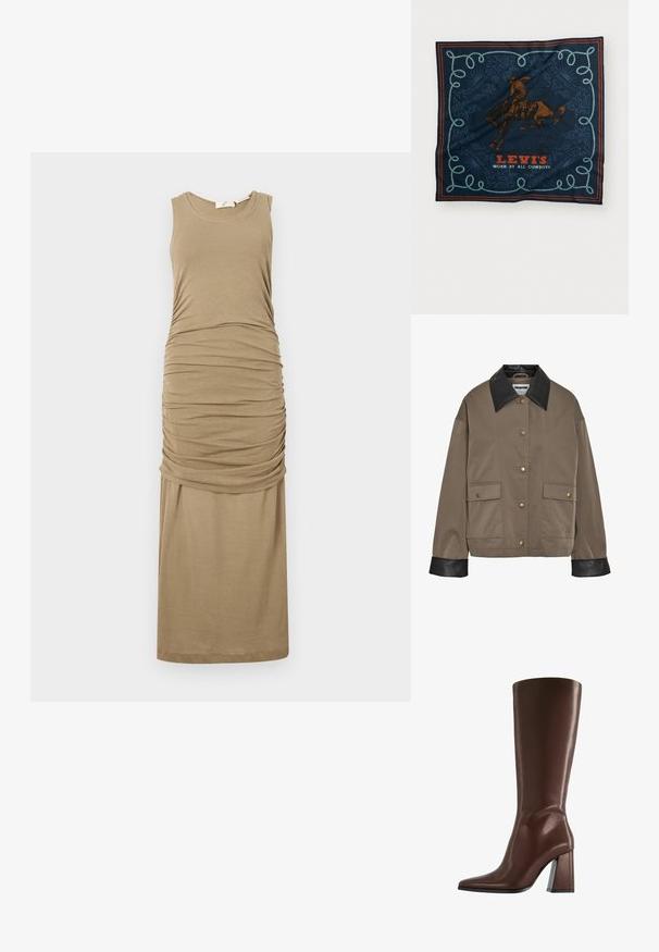 Brun knapplöst jacka med svart läderkrage och ärmslut, som har två framfickor med klaff och tryckknappar.; Ärmlös maxiklänning i mjukt, texturerat beige tyg. Har samlad detalj längs sidan, vilket skapar en draperad silhuett.; Brun knähög läderstövel med spetsig tå och grov medelhög klack, visad i sidoprofil mot vit bakgrund.; Mörkblå sidenhalsduk med en grafisk bild av en brun hästryttare, dekorativ blå repmönster och texten "LEVI'S BURNA AV ALLA KAVALJERARE" i rött.