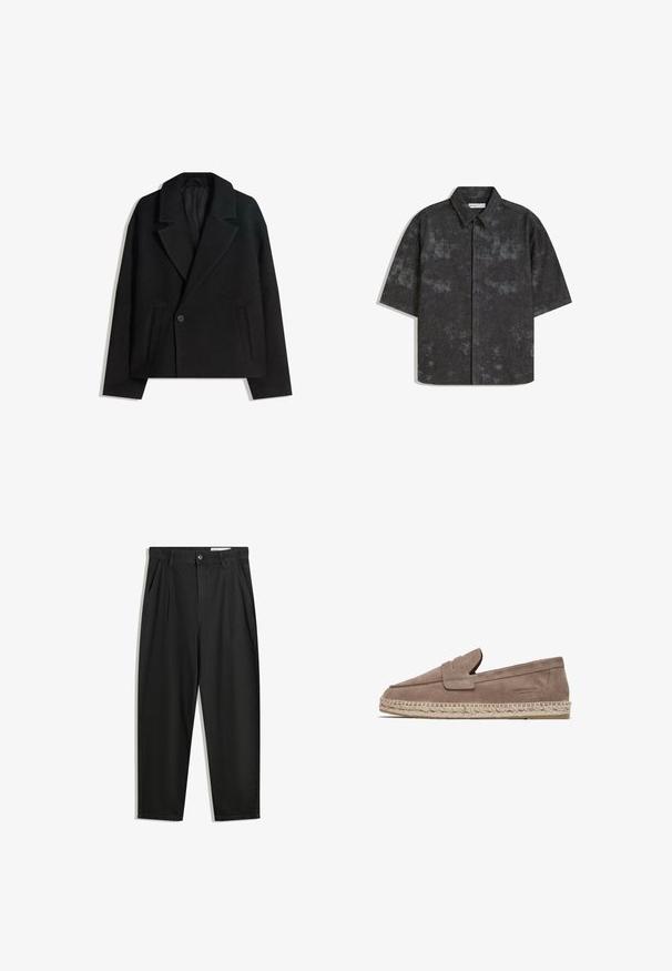 Manteau double boutonnage en mélange de laine noir avec des revers structurés, deux poches latérales et une fermeture à un bouton. Tissu doux et texturé.; Chemise à manches courtes, boutonnée, de couleur gris foncé avec un tissu texturé et un motif moucheté subtil. Elle présente un col pointu et un ourlet droit.; Pantalon en coton noir avec une coupe décontractée, dotés d'une taille classique, de plis à l'avant et de poches latérales. Texture lisse sans motifs.; FRED MARTIN COLLECTION MARBELLA - Espadrilles - taupe suede