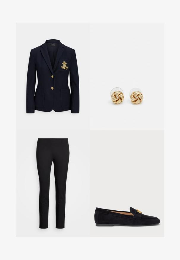 Tamsiai mėlynas švarkas pagamintas iš struktūrinės medžiagos, su vieno mygtuko užsegimu, dviem priekinėmis kišenėmis ir auksiniu siuvinėtu logotipu ant krūtinės kišenės.; Kreminės spalvos trumpomis rankovėmis viršus su valtine apykakle, pagamintas iš minkštos medžiagos. Turi užlenktas rankovių apykakles ir aptemptą siluetą.; Juodos legginsai, pagaminti iš tamprios medžiagos, pasižymintys liekna siluetu ir lygiu paviršiumi be matomų raštų ar akcentų.; Tamsiai mėlynos suede loafer'iai su apvaliu pirštu, odiniu pamušalu ir auksiniu metaliniu akcentu viršuje. Lygus padas, minimalistinis dizainas.; Aukso spalvos mazgo auskarai su sukimo dizainu. Kiekvienas auskaras turi apvalų skaidrų pagrindą, užtikrinantį saugų dėvėjimą.