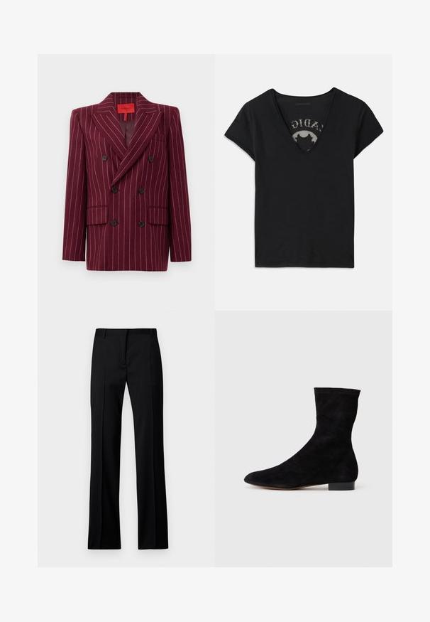 Burgunderrød dobbeltradet blazer med smalstribet mønster, spaltestropper, to frontlommer og sorte knapper. Glat tekstur. Foret inderside.; Sort kortærmet t-shirt med en dyb V-udskæring, der har en mesh-panel og trykt design på det indre lag. Blødt og åndbart stof.; Sorte lige bukser i glat stof med flad front, bæltestropper og uden synlige lommer eller udsmykninger.; Sorte suedestøvler til anklerne med en tætsiddende skaft, spids tå og lav blokhæl. Glat tekstur og minimalistisk design, velegnet til alsidig styling.