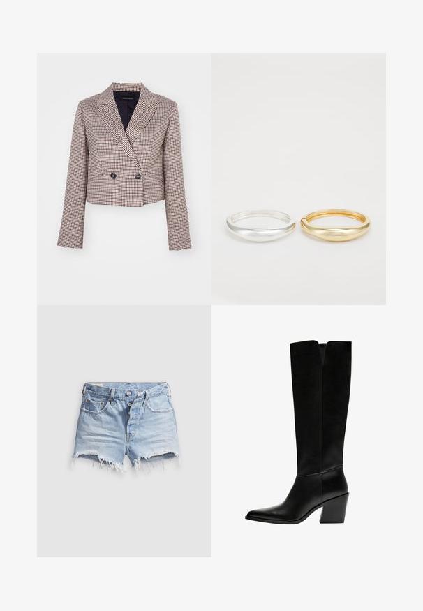 Blazer accorciato con un motivo a quadri in una combinazione di colori rosso, bianco e blu navy. Presenta un colletto a scialle, bottoni doppi e maniche lunghe.; Canotta nera a coste con scollo rotondo e logo ricamato bianco. Presenta una silhouette aderente e un orlo pulito e dritto.; Pantaloncini corti in denim azzurro chiaro con orli sfrangiati, cinque tasche e chiusura con bottone a pressione. La texture è morbida con un aspetto leggermente usurato.; Stivali neri al ginocchio in pelle liscia, con punta appuntita, tacco a blocco e un'apertura a forma di V nella parte superiore.; Zign 2 PACK - Bracciale - gold-coloured/silver-coloured