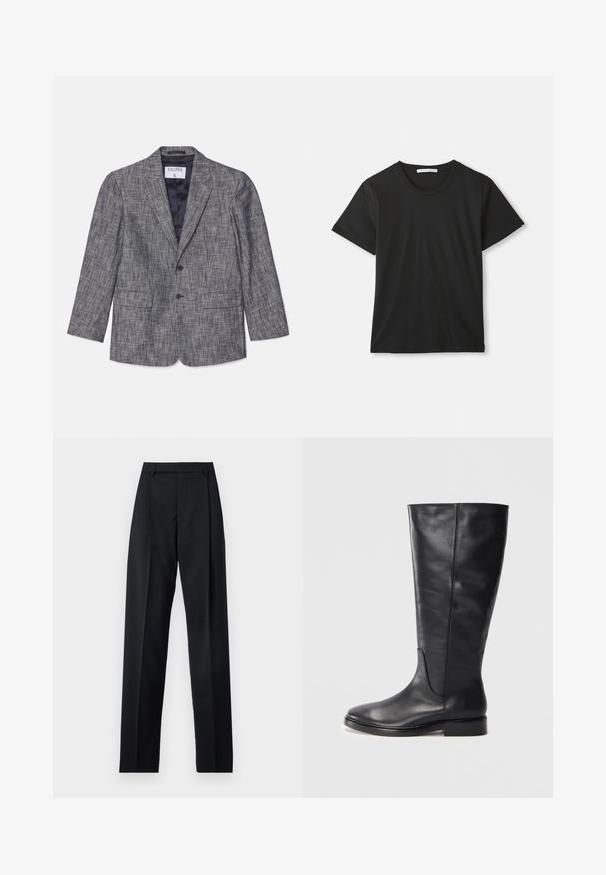Šedý přizpůsobený blazer z texturované tkaniny, s jednoradovým zapínáním, dvěma knoflíky a klopovými límci. Obsahuje dvě přední kapsy a námořnickou podšívku.; Černé krátké rukávové tričko s kulatým výstřihem z bavlny leží na bílém pozadí, přičemž je viditelný štítek značky na vnitřní straně límce.; Černé kalhoty vyrobené z hladké tkaniny, vybavené vysokým pasem, širokými nohavicemi, předními záhyby a klasickými poutky na opasek. Nejsou viditelné boční kapsy.; Černá kožená holínka do kolen s nízkým podpatkem a zaoblenou špičkou, ukazující švy podél lýtka a svršku.