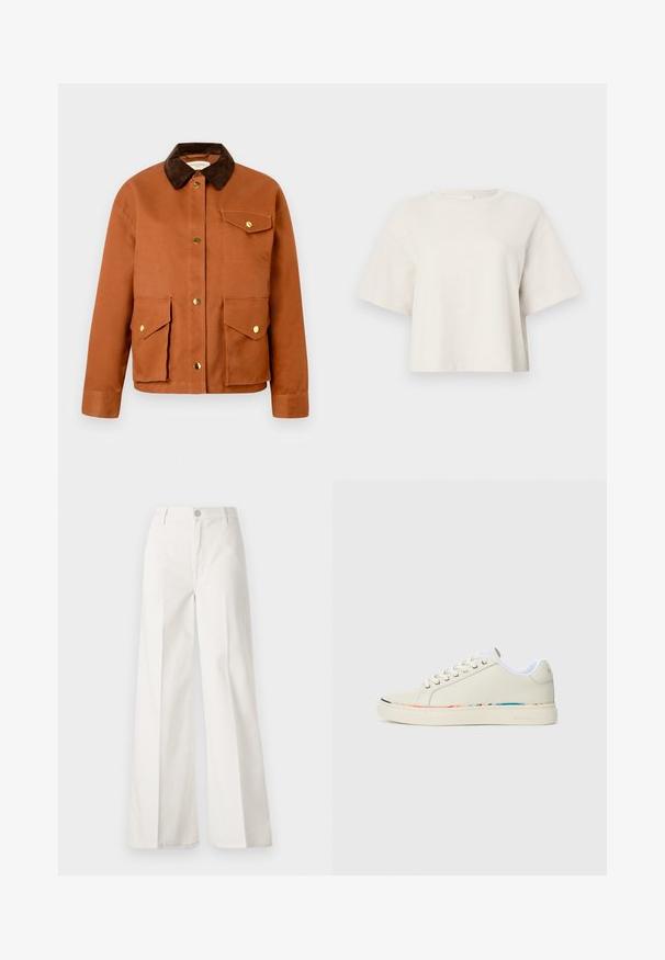 Brązowa bawełniana kurtka z zamszowym kołnierzem, zatrzaskami i dwoma przednimi naszywanymi kieszeniami. Zawiera małą kieszeń na lewej piersi.; Kremowa krótka koszulka z miękkiego materiału o prążkowanej strukturze, z okrągłym dekoltem i krótkimi rękawami w luźnym kroju.; Białe spodnie typu wide-leg wykonane z bawełny o gładkiej fakturze. Posiadają zapięcie na guzik z przodu, zamek błyskawiczny oraz cztery kieszenie.; Niskie sneakersy w kolorze off-white z sznurowaniem, białą podszewką wewnętrzną oraz subtelnym, wielokolorowym wykończeniem wzdłuż krawędzi podeszwy, widok z boku.