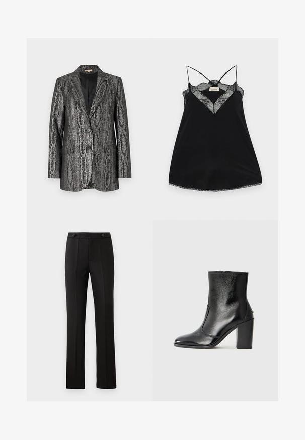 Zwarte en zilveren textuur blazer met een gekartelde kraag, twee knopen en voorzakken. Het materiaal heeft een metallic glans en een abstract patroon.; Zwarte camisole met verstelbare bandjes, met een kanten V-hals en golvende randen. Gladde stof met een lichte glans.; Zwarte op maat gemaakte broek met een rechte pijp, twee voorzakken, een knoopsluiting en plooien aan de voorkant. Glad textuur van de stof.; Zwarte leren enkelboot met een gladde textuur, spitse neus en een gedurfde hoge hak. Beschikt over een zijopening en een minimalistisch ontwerp.
