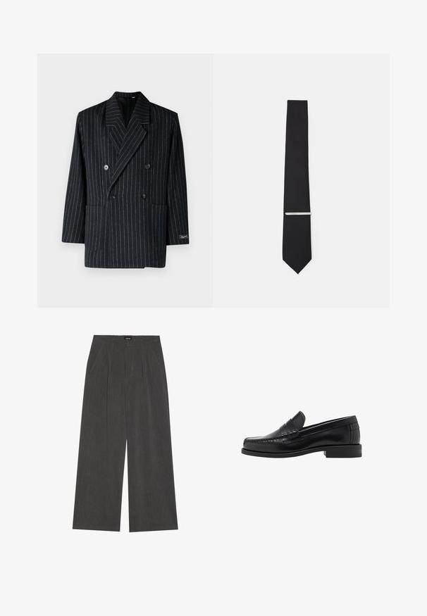 Dubbelgevoerde zwarte pinstripe blazer met een notch-kraag, twee voorzakken en grote knopen met een gestructureerde afwerking.; Witte overhemd met lange mouwen van soepel katoen, met een klassieke kraag en een subtiele glans. Vijf knopen aan de voorkant.; Wijde broek in donkergrijs stof, met een geplooide voorkant, twee zijzakken en een vlakke tailleband. Glad oppervlak en gepaste ontwerpelementen.; Zwarte leren instappers met een gladde afwerking, gestikte details op de neus en een lage hakontwerp voor comfort en stijl.; Zwarte vlinderdas van gladde stof, met een smalle breedte en een zilveren stropdasclip die het ontwerp accentueert.