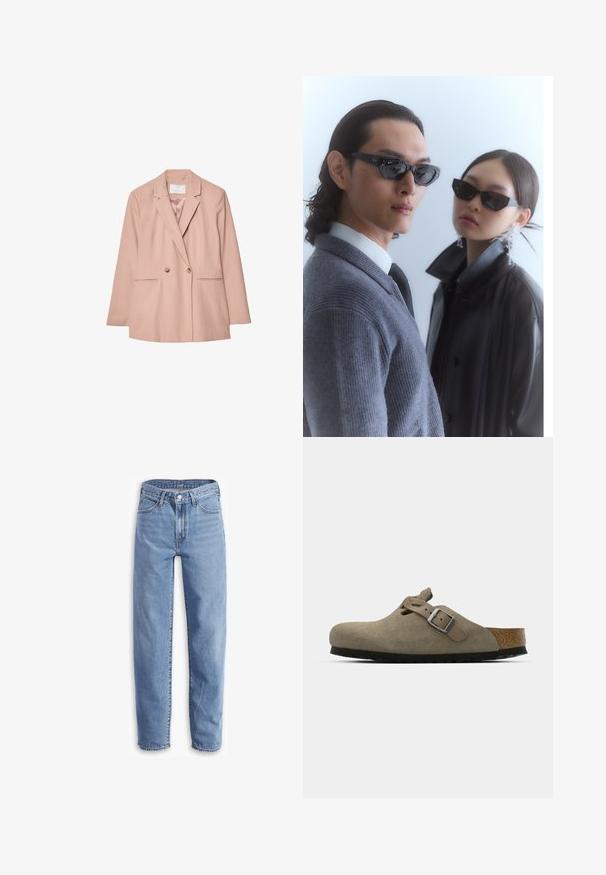 Růžový dvouřadý blazer s klopami, dvěma předními kapsami a dvěma knoflíky. Hladká tkanina s přizpůsobeným střihem.; Bílá krátkosrstá tričko s kulatým výstřihem, volný střih, vyrobené z měkké bavlněné tkaniny. Hladký povrch, bez vzorů nebo log.; Světle modré džíny vyrobené z denimu, s uvolněným střihem, rovnými nohavicemi, pěti kapsami a roztrhanými lemy pro neformální vzhled.; Semišové dřeváky ve světle olivové barvě s vytvarovanou korkovou a gumovou podrážkou. Obsahují boční pásek s kovovou sponou a zaoblenou špičku.; Sluneční brýle s úhlovými černými rámy na modelce v šedém svetr, který ukazuje texturovaný pletený vzor, a černou koženou bundu, kterou nosí jiný model.