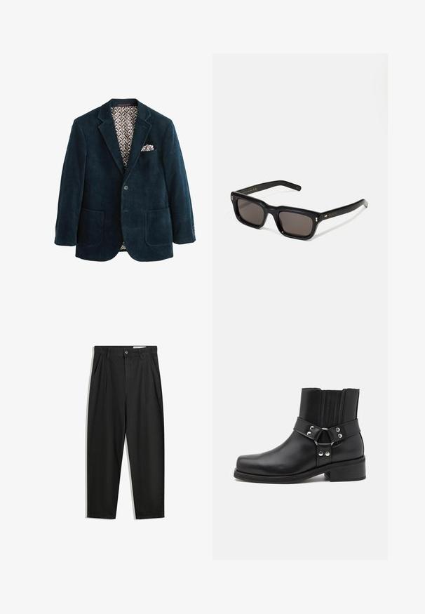 Marineblå kordfløjl blazer med klapkrave, to forlommer og mønstret brun foring. Har en lommefyrkant i brystlommen.; Hvid ribbet tanktop med et sølv kædegrafik og to hundetags med teksten: "HATE" og "COMPASSION."; Sorte bomuldsbukser med en afslappet pasform, der har en klassisk talje, frontfolder og sidelommer. Glat tekstur uden mønstre.; The Kooples CHAUSSURES - Cowboy- / bikerstøvlette - black; Sorte rektangulære solbriller med mørke glas, tyk plastisk ramme, guldtryk på stængerne og brandlogo indgraveret på armen.