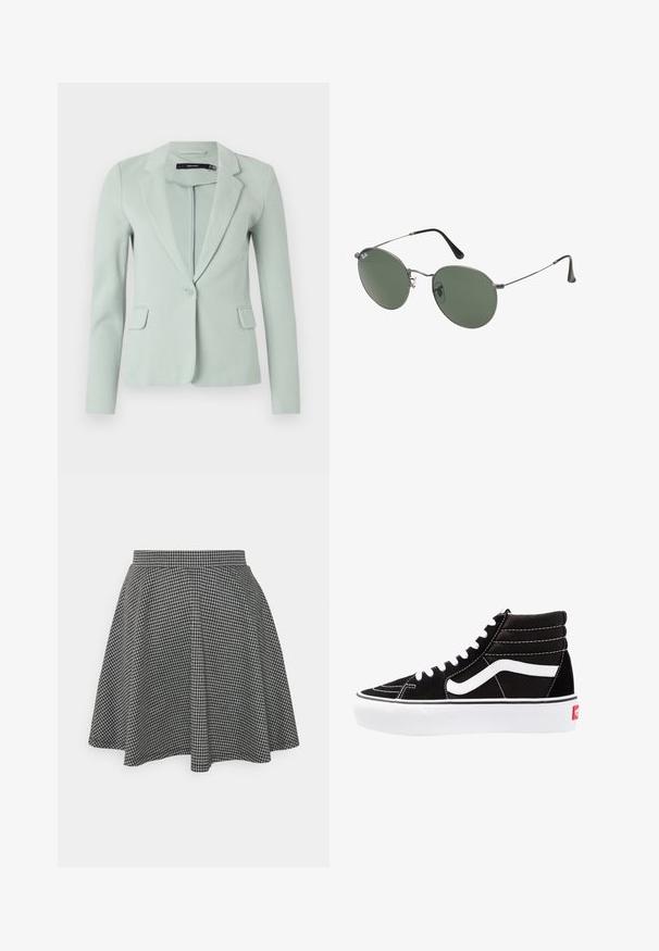 Světle zelený blejzr vyrobený z hladké tkaniny, s klopovým límcem, jedním zapínáním na knoflík a dvěma předními kapsami. Dlouhé rukávy.; Černý žebrovaný krátký top bez rukávů s kulatým výstřihem. Vyrobeno z měkké a elastické látky, s čistými zakončenými lemy.; Černobílá kostkovaná sukně ve stylu skater s přiléhavým pasem a rozšířeným lemem, vyrobená z texturované tkaniny, která zobrazuje klasický vzor.; Černé vysoké tenisky s bílými tkaničkami, bílým logem a kontrastním bílým prošíváním. Mají silnou bílou podrážku a texturovaný semišový svršek.; Sluneční brýle s kovovým rámem a oválnými zelenými skly. Tenký stříbrný kovový rám a černé chrániče uší. Minimalistický design, žádné viditelné logo.