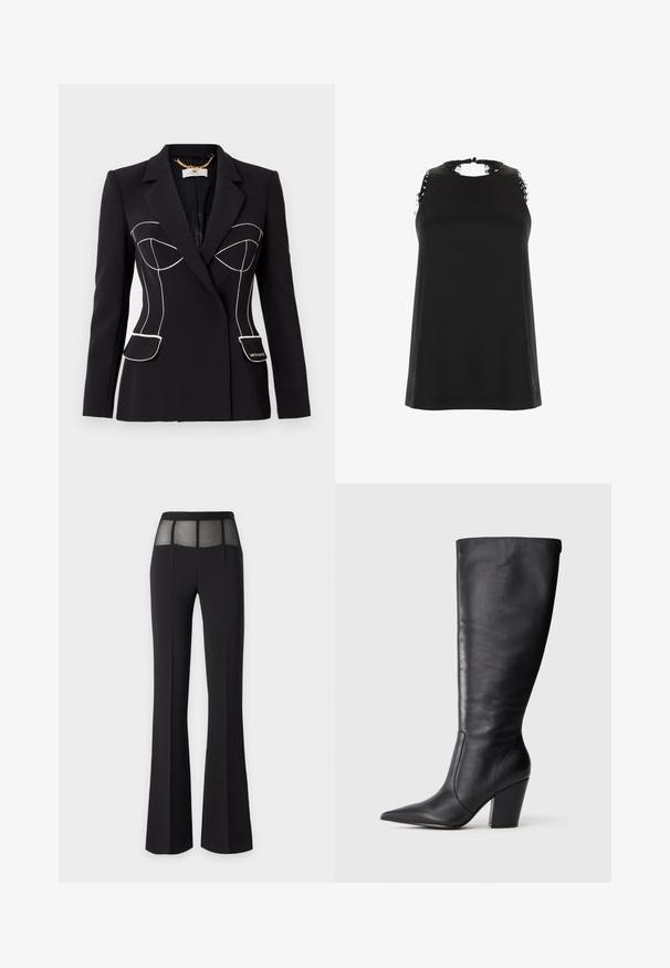 Melna pielāgotā žakete ar baltu apdari, kurai ir strukturēta ķermeņa forma, divas priekšējās kabatas un birka labajā kabatā.; Melnā bez piedurknēm topa ar augstu kakla izgriezumu, kuram ir saplēsta mežģīņu apdare uz pleciem un gluda, mīksta tekstūra.; Izplūduši melni bikses ar caurspīdīgu sieta paneļa jostu. Gluda tekstūra un pielāgota dizains uzlabo kopējo piegulšanu un apdari.; Melnas ādas augstas ceļa zābaki ar norādītu purngalu un masīlu augstu papēdi, attēloti kreisajā profila pusē uz baltas fona.