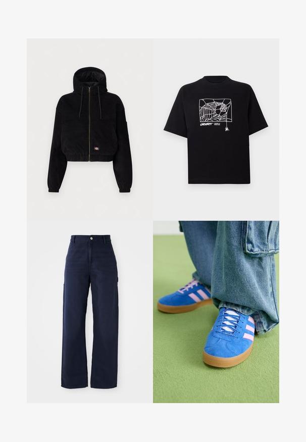 Črna skrajšana jakna iz kordne tkanine z kapuco, sprednjim zadrgo in elastičnimi manšetami. Vključuje detajl z vezenim logotipom.; Črn T-majica iz bombaža s kratkimi rokavi. Na sprednji strani ima belo grafiko pajkove mreže in logo. Preprost okrogli izrez.; Mornarsko modri široki cargo hlače iz trdnega bombažnega blaga, z bočnimi žepi in gumbom za zapiranje na pasu.; Modri semiš čevlji z rožnatimi črtami in belimi vezalkami, z gumijastim podplatom, v kombinaciji z ohlapnimi jeans hlačami na zeleni površini.
