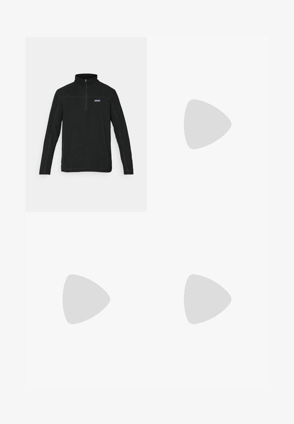 Črn pulover iz flisa z zapenjanjem na vratu, dolgimi rokavi, ravnimi šivi in logotipom na levi strani prsnega koša. Gladka tekstura, sproščen stil in vsestranska zasnova.; Siva majica s kratkimi rokavi iz mehkega, strukturiranega blaga, na levi strani prsnega dela z majhnim modrim logotipom Patagonia. Brez dodatnih vzorcev.; Sive hlače iz lahkega materiala z elastičnim pasom in vrvico. Imajo gladko teksturo in dolžino nad kolenom.; Rjave vodoodporne superge z teksturiranim zgornjim delom, perforiranimi detajli, črno podporo za peto in sivo gumijasto podlogo. Šnure imajo metalne konice.