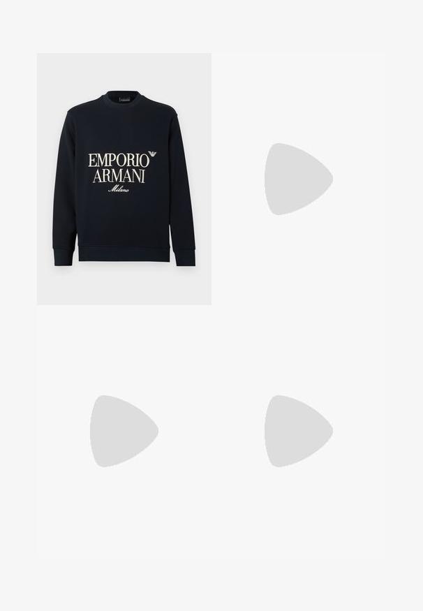 Tumši zils džemperis ar garām piedurknēm, apaļu kaklu un gludu auduma tekstūru. Priekšpusē ir baltas "EMPORIO ARMANI" un "Milano" logotipi.; Tumši zils džinsu auduma bikses ar šauru piegriezumu, kurām ir pogu aizdare, piecas kabatas un viegla izbalēšana gar kājām.; Baltas ādas sneakers ar gludu virsmu, apaļu pirkstu daļu, plakaniem šņorēm un teksturētu zoli. Satur diskrētu logotipu uz papēža.; Melnā Emporio Armani krūšu soma ar priekšējo rāvējslēdzēju, regulējamu siksniņu un logotipa detaļu uz tekstūrēta auduma.