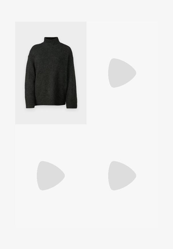 Vero Moda Tall VMMADDIE HIGHNECK PULL - Trui - dark grey melange; Witte denim jeans in een relaxte pasvorm, met een knoopsluiting, vijf zakken en een licht gestructureerd oppervlak. Gecombineerd met casual schoeisel.; Zwarte suède sneakers met een gestructureerde rubberen zool, voorzien van drie zwarte leren strepen, een ronde neus en een gewatteerde enkelsok.; Rode leren handtas met een hoekig, geometrisch ontwerp. Beschikt over een enkele verstelbare schouderriem en een klepclosure met gestikte details.