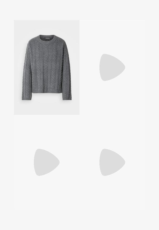 Grå kabelstickad tröja med långa ärmar och rund halsringning. Har texturerat mönster och ribbad nederkant, gjord av ett mjukt, varmt material.; Plisserad midikjol i mörkgrått med elastisk midja. Har vertikala veck över hela kjolen för textur och rörelse. Slät tygfinish.; Svarta läderspatts med spetsig tå, justerbar rem och låg klack; slät textur med minimalistisk design.; Svart läder tote-väska med två långa handtag, en slät yta och en strukturerad form. Har en framficka för extra förvaring.; Silverfärgade metallörhängen med en vågig, skulptural design som har en polerad yta och oregelbundna former, vilket framhäver en samtida estetik.