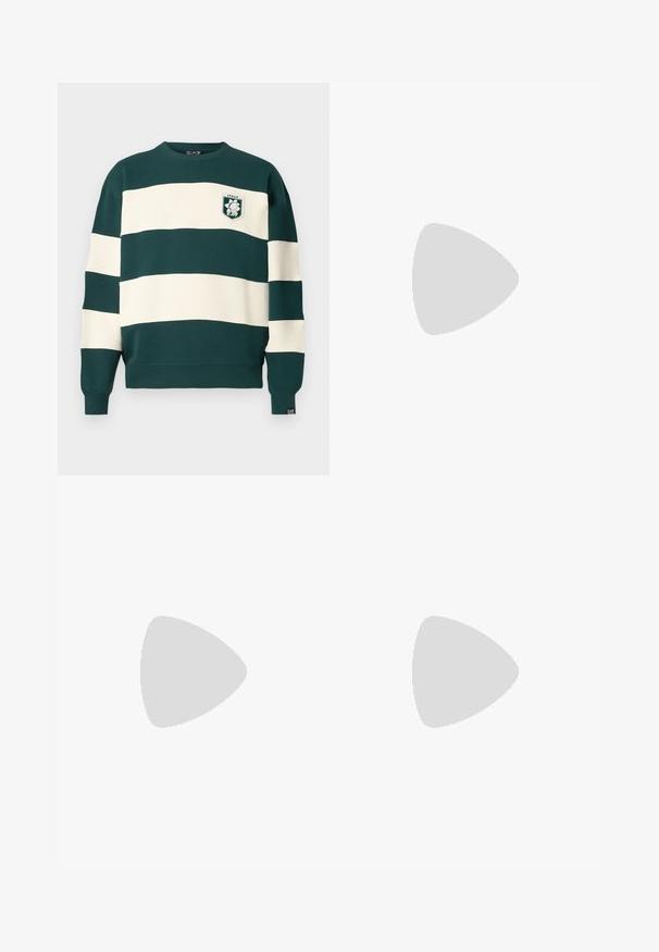 Tumši zaļš un balts svītrains garas piedurknes sporta krekls ar "Itālija EA7" emblēmu uz krūtīm un mazu EA7 birku uz piedurknes.; Balts īsām piedurknēm T-krekls ar apaļu kakla izgriezumu, ar mazu tumšu zebras grafiku kreisajā krūtī un melnu etiķeti iekšējā apkaklē.; Melnas elastīgas sporta bikses ar šauru piegriezumu un mazu logo augšstilba daļā, izvietotas uz baltā fona.; Melnas ādas sporta apavi ar gludu virsmu, apaļu purngalu un melnām auklām. Iezīmē minimālu zīmolu uz papēža un gumijas zoli.