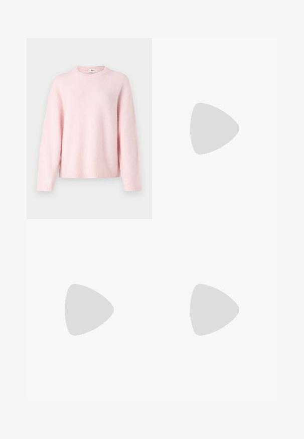 Gina Tricot CREW NECK - Maglione - primrose pink; T-shirt bianco a maniche corte realizzato in cotone. Presenta un collo tondo e una vestibilità rilassata. Texture liscia senza motivi o dettagli visibili.; Pantaloni corti in lino bianco con vita alta, dotati di due pieghe frontali e tasche laterali. Tessuto morbido con una forma sartoriale e linee pulite.; Sneaker in suede rosa con strisce nere, suola in gomma e tallone texturizzato viola. Presenta un design con lacci e un marchio in rilievo sul lato.