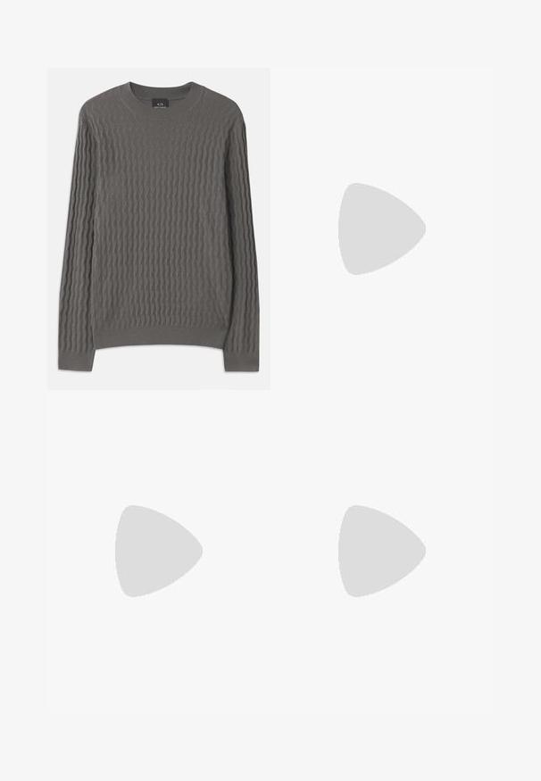 Armani Exchange Neule - dark gull zig zag; Valkoinen puuvillapaita, jossa on klassinen pyöreä kaula-aukko ja lyhyet hihat, jonka pinta on sileä ja malli on normaali istuvuudeltaan.; Levelederg blå jeans laget av denim med en falmet finish. Har fem lommer, glidelås foran og rett snitt.; Mustat nahkasneakerit, joissa on pyöreä kärki, nauhakiinnitys edessä, sileä pinta, paksu kumipohja ja kontrastoiva vaaleanruskea sisustus.