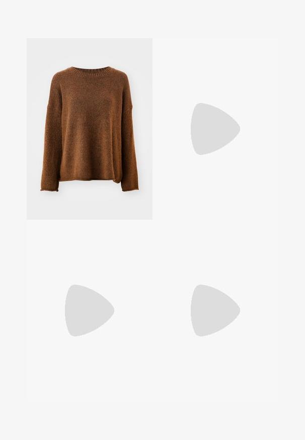 Vero Moda VMNOELLE ONECK  - Strikkegenser - pinecone melange; Lys blå vide jeans med høy midje, laget av denim; har knapp- og glidelåsåpning, fem lommer, og subtil fading.; Brune suède ankelstøvler med en tyk beige platformsåle. Har en rund tå, kort manchet og en blød foring for komfort.; Sølvmetall hoop øreringer med børstet tekstur, med en sirkulær design og klar feste bak for sikker bruk.