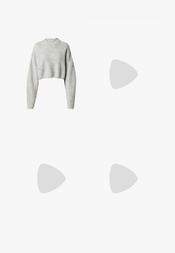 EDITED YELLA - Trui - graumeliert; Zwarte flared broek met een hoge taille; beschikt over twee voorkeurszakken en een gladde stoftextuur. Geschikt voor verschillende gelegenheden.; Bruine suède kniehoge laarzen met een blokhak en een gladde afwerking. Ronde neus en duidelijke naden op de schacht.; Bruine leren tote bag met een gladde textuur, een ontwerp met een open bovenkant en twee schouderbanden. Kenmerkt zich door minimale stiksels en geen zichtbare hardware.