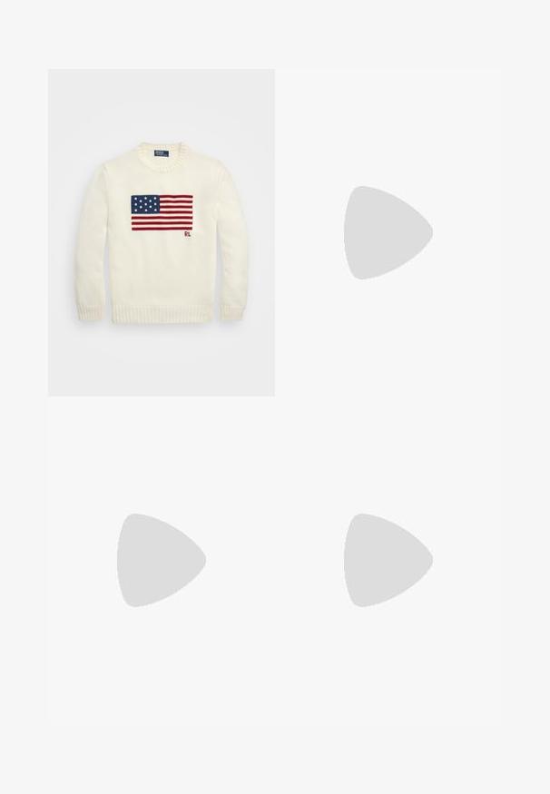 Bílý pletený svetr s obdélníkovým vzorem americké vlajky v červené, bílé a modré barvě uprostřed, s ribem na límci a manžetách.; Pompeii BOXY TEE - Triko s potiskem - off-white; Bílé bavlněné kalhoty s volným střihem, předními kapsami, zlatými kovovými detaily a výztuhami na kolenou.; Bílé tenisky se zelenými koženými akcenty a béžovou gumovou podrážkou. Vlastnosti zahrnují textilní tělo a výrazné logo na boku. Šněrovací design.