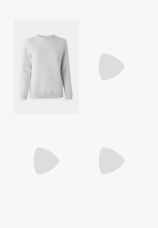 Grå hettegenser laget av myk stoff, med rund hals, ribbede mansjetter og subtile trykte detaljer på fronten og ermet.; Blå idrettsshorts med en tettsittende midjebånd og utsvingt hem. Laget av glatt, lett stoff med en subtil logo detaljer.; Sorte treningssko med en teksturert overdel, elastiske stropper og en tykk hvit mellomsåle. Har en grå aksent langs sålen.; Svart håndveske med et mykt, teksturert materiale. Har et bølgete design, enkelt skulderrem og en subtil logo-detalj foran.